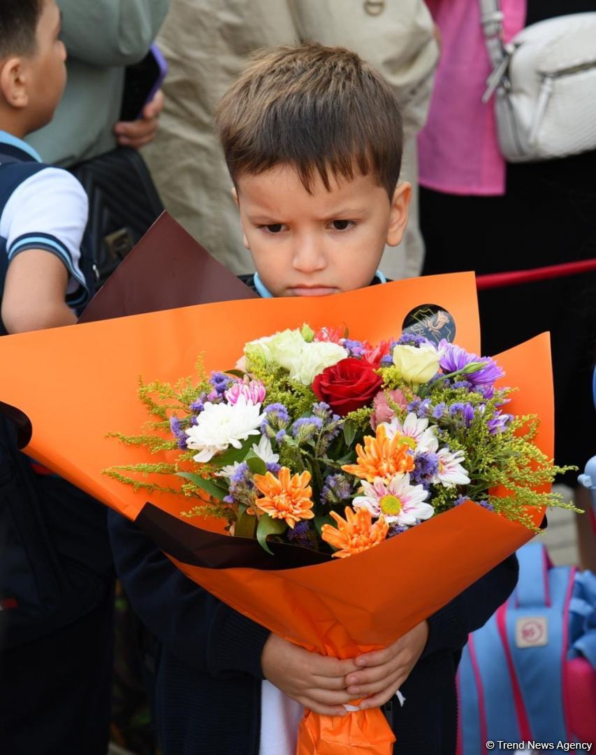 Сегодня в Азербайджане пошли в школу более 158 тысяч первоклассников - Фоторепортаж