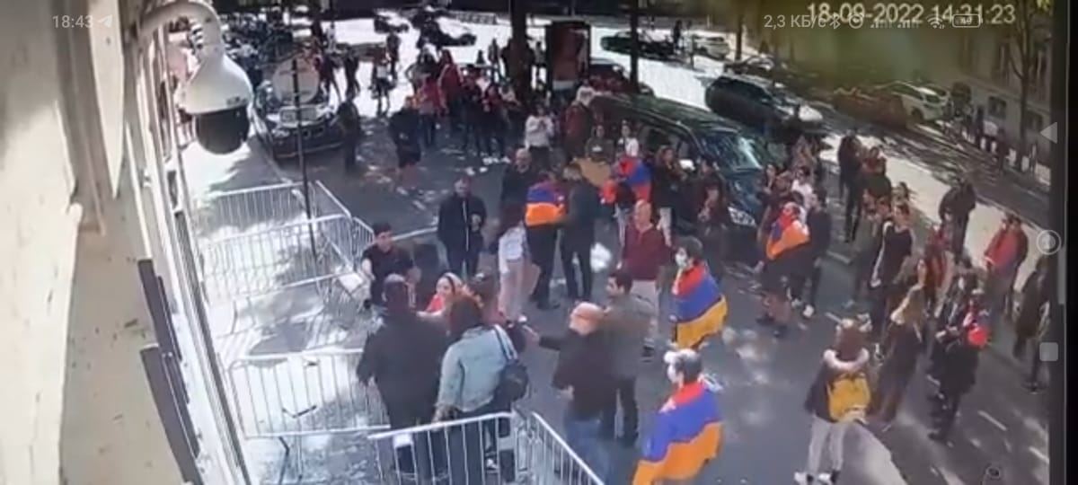 Armenian radicals storm building of Azerbaijani embassy in Paris (VIDEO)