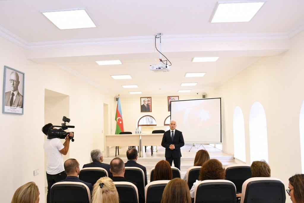 Анар Керимов принял участие в открытии после капремонта центральной библиотеки и детской музыкальной школы в одном из районов Баку (ФОТО)