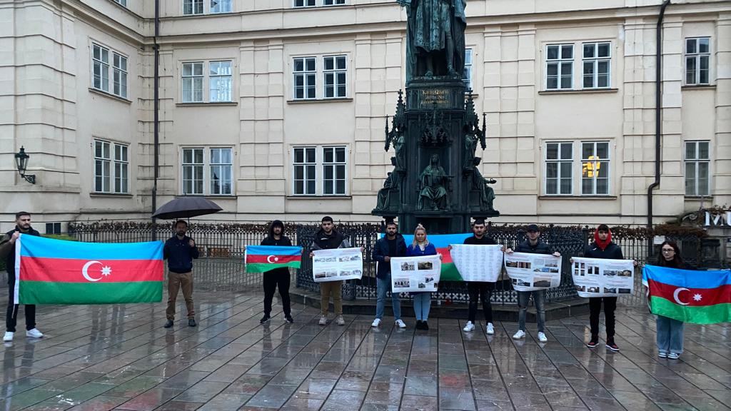 Azerbaijani community holds picket in Prague