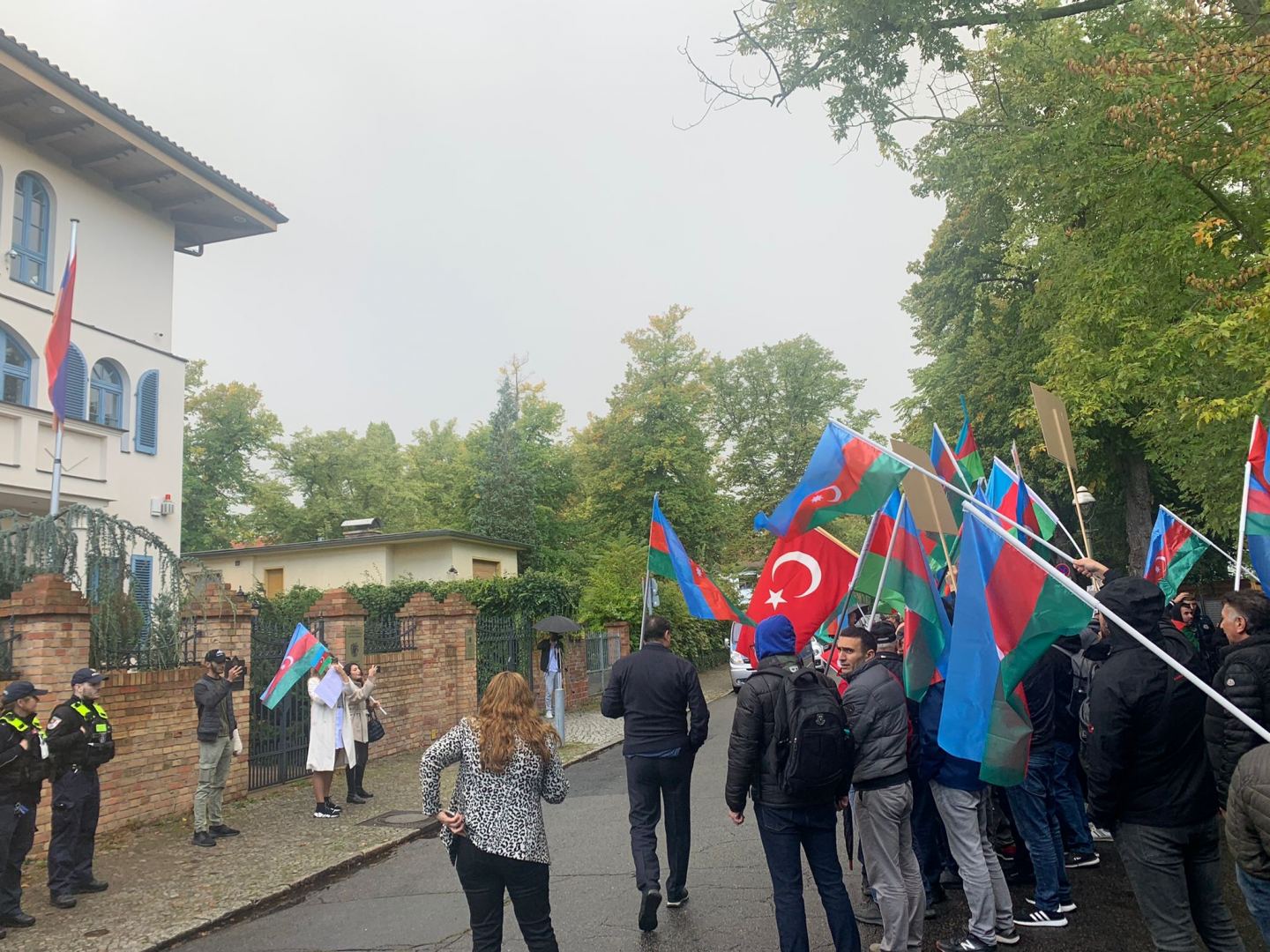 Aзербайджанская община провела пикет перед посольством Армении в Берлине (ФОТО)