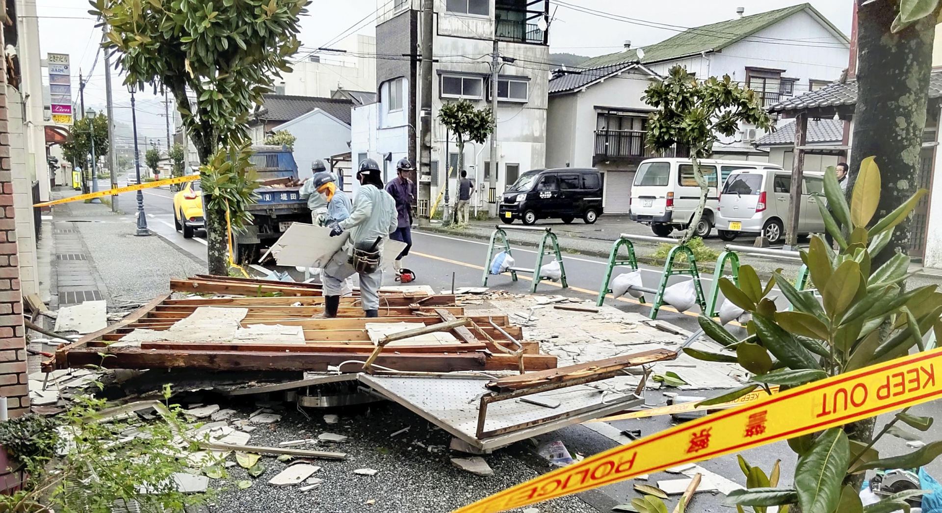 Тайфун "Нанмадол" унес жизни двух человек в Японии, более 150 ранены