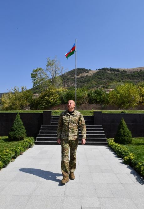 Президент Ильхам Алиев поднял флаг Азербайджана в городе Лачин (ФОТО/ВИДЕО)