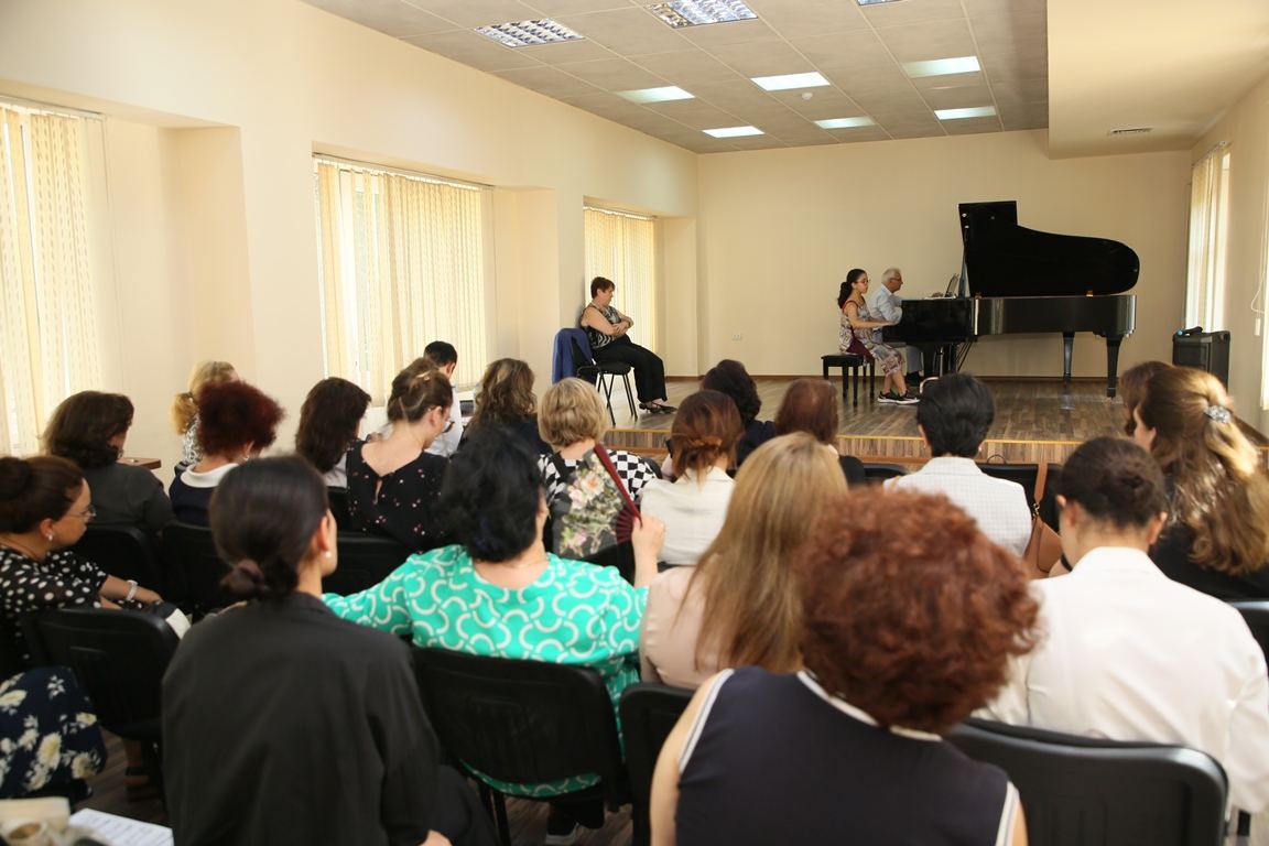 Известный пианист Оливье Гардон провел в Баку мастер-класс (ФОТО/ВИДЕО)