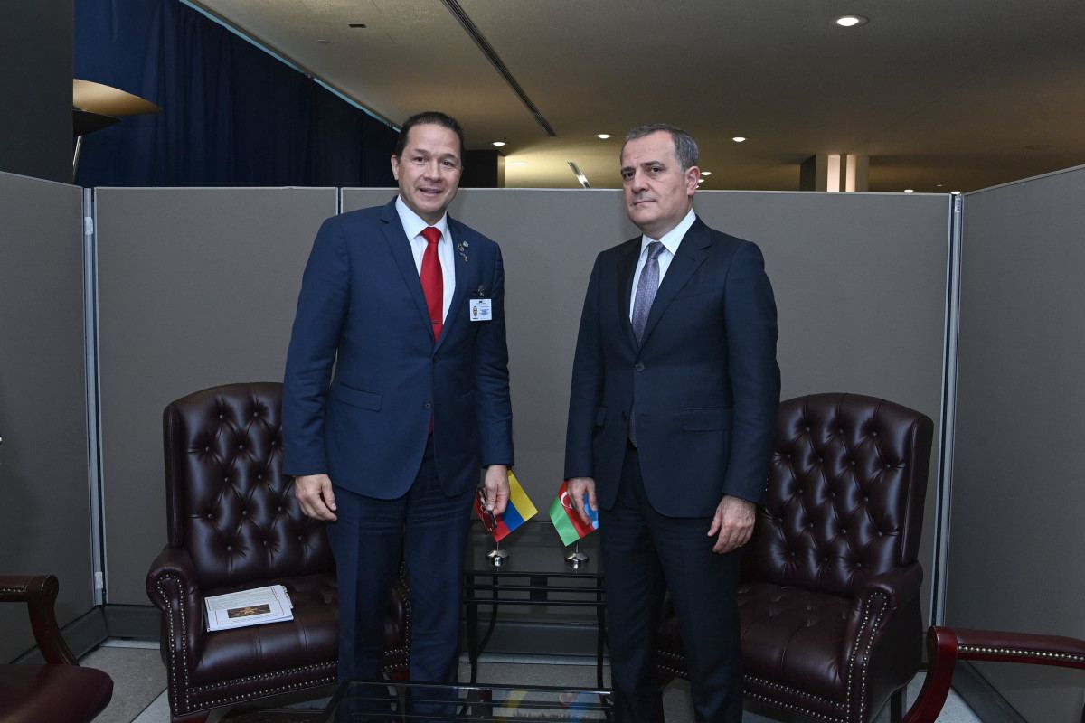 Azerbaijani FM meets with Venezuelan counterpart