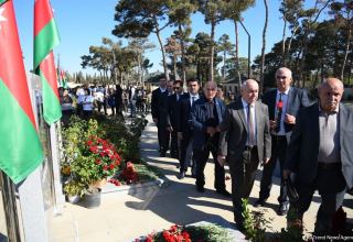 Азербайджанский народ чтит память героев-шехидов (ФОТО)