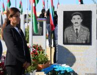 Azerbaijani people honor memories of heroic martyrs (PHOTO)