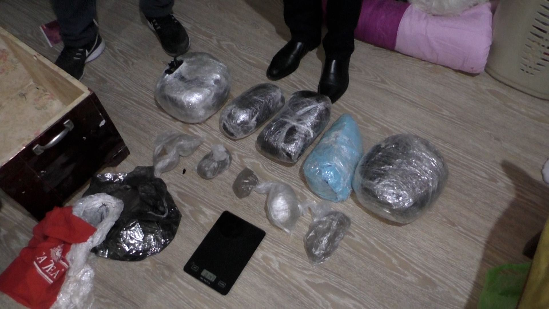 Bakıda narkotik satışını və paylanmasını təşkil edən İran vətəndaşı saxlanılıb (FOTO/VİDEO)