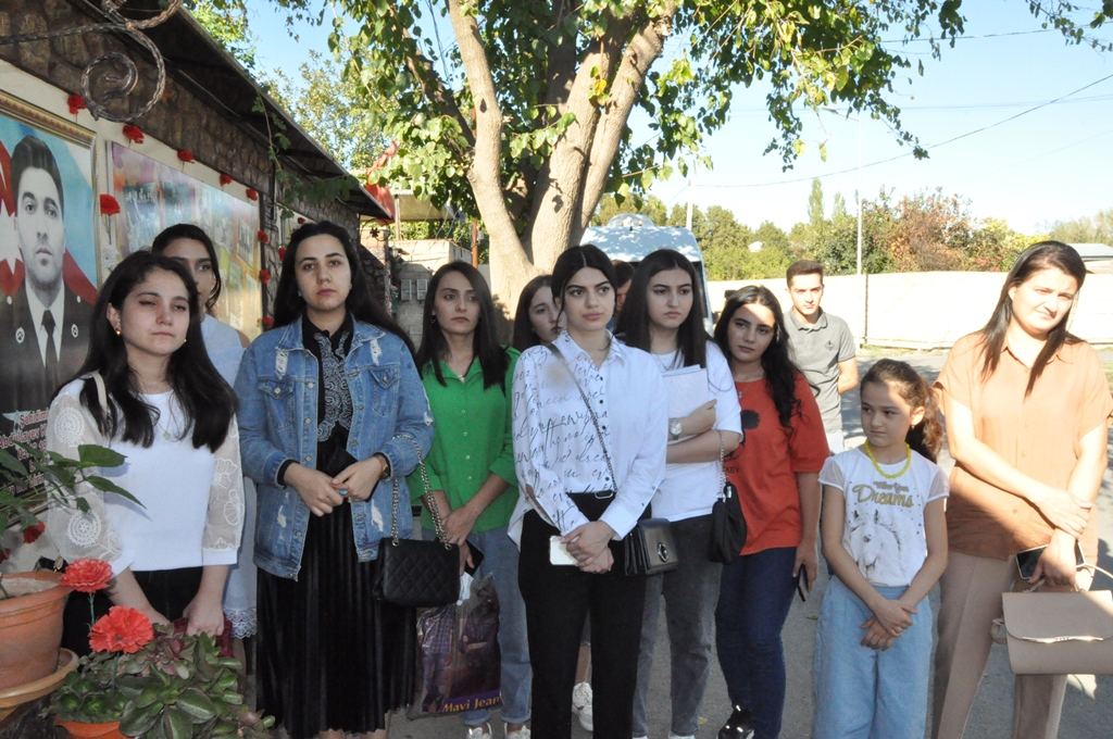 MDU kollektivi şəhid ailələrini ziyarət edib (FOTO)