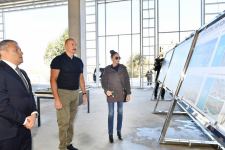 Президент Ильхам Алиев и Первая леди Мехрибан Алиева ознакомились с ходом строительных работ в отеле и конференц-центре «Шуша» (ФОТО/ВИДЕО)