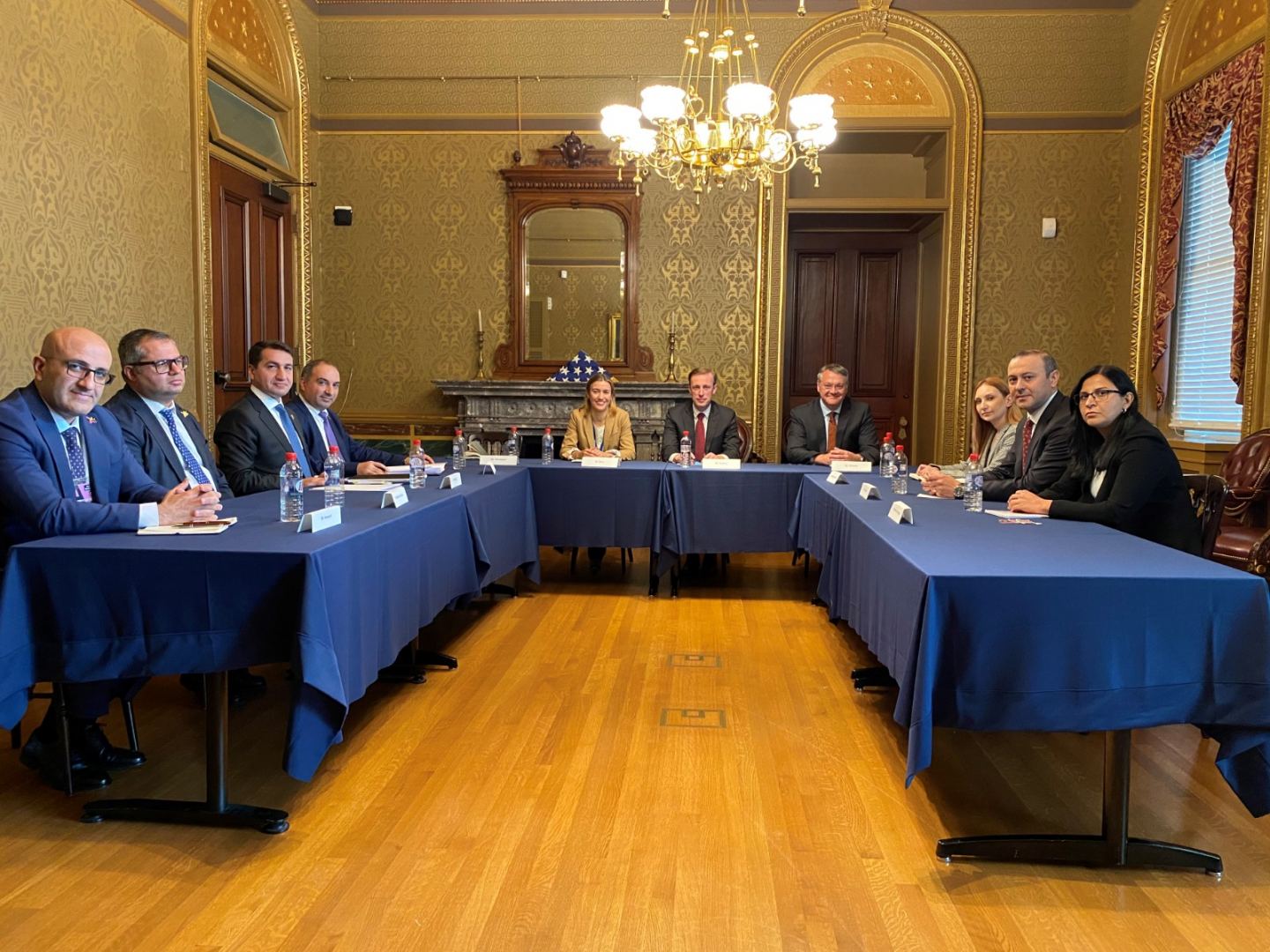 Члены азербайджанской делегации участвовали во встречах высокого уровня в США со значком "Харыбюльбюль" на лацканах пиджаков