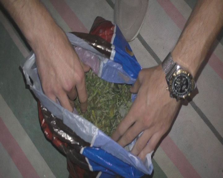 Zaqatalada narkotik alverçisindən odlu silah götürülüb (FOTO/VİDEO)