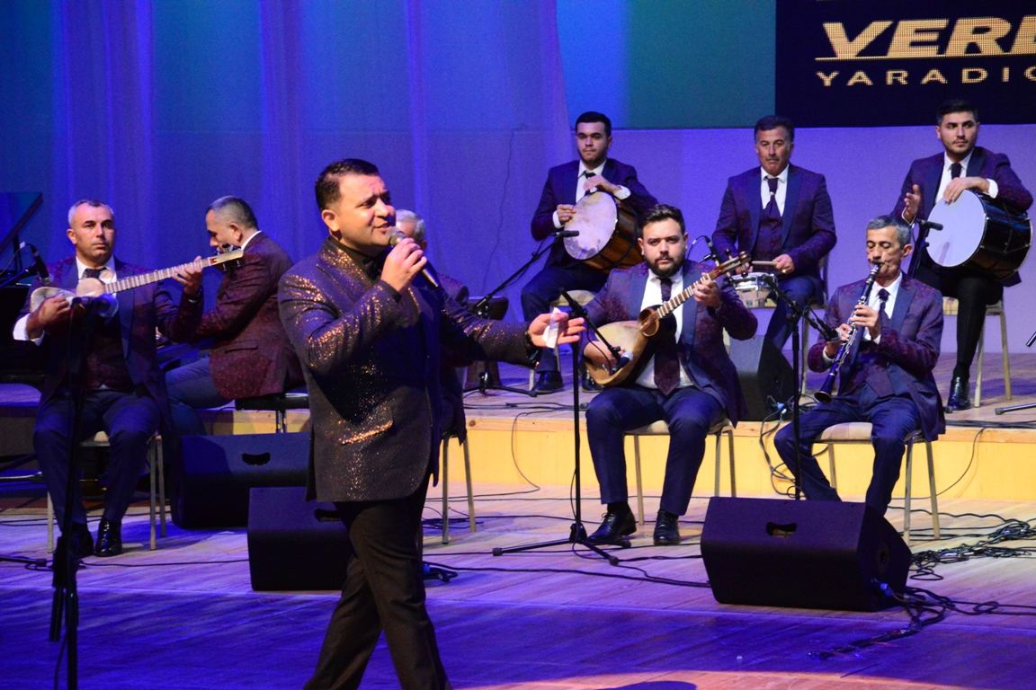 Красота азербайджанской музыки – в Баку прошел творческий вечер народного артиста Фикрета Вердиева (ФОТО)