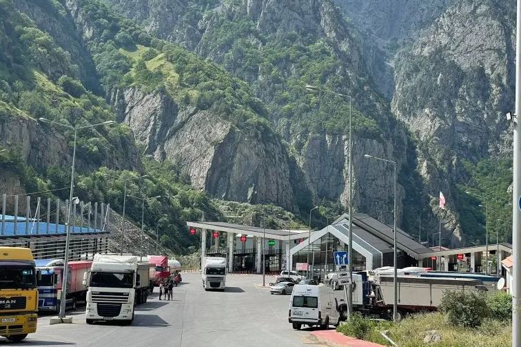 Ситуация у КПП "Верхний Ларс" на границе с Грузией в Северной Осетии нормализовалась