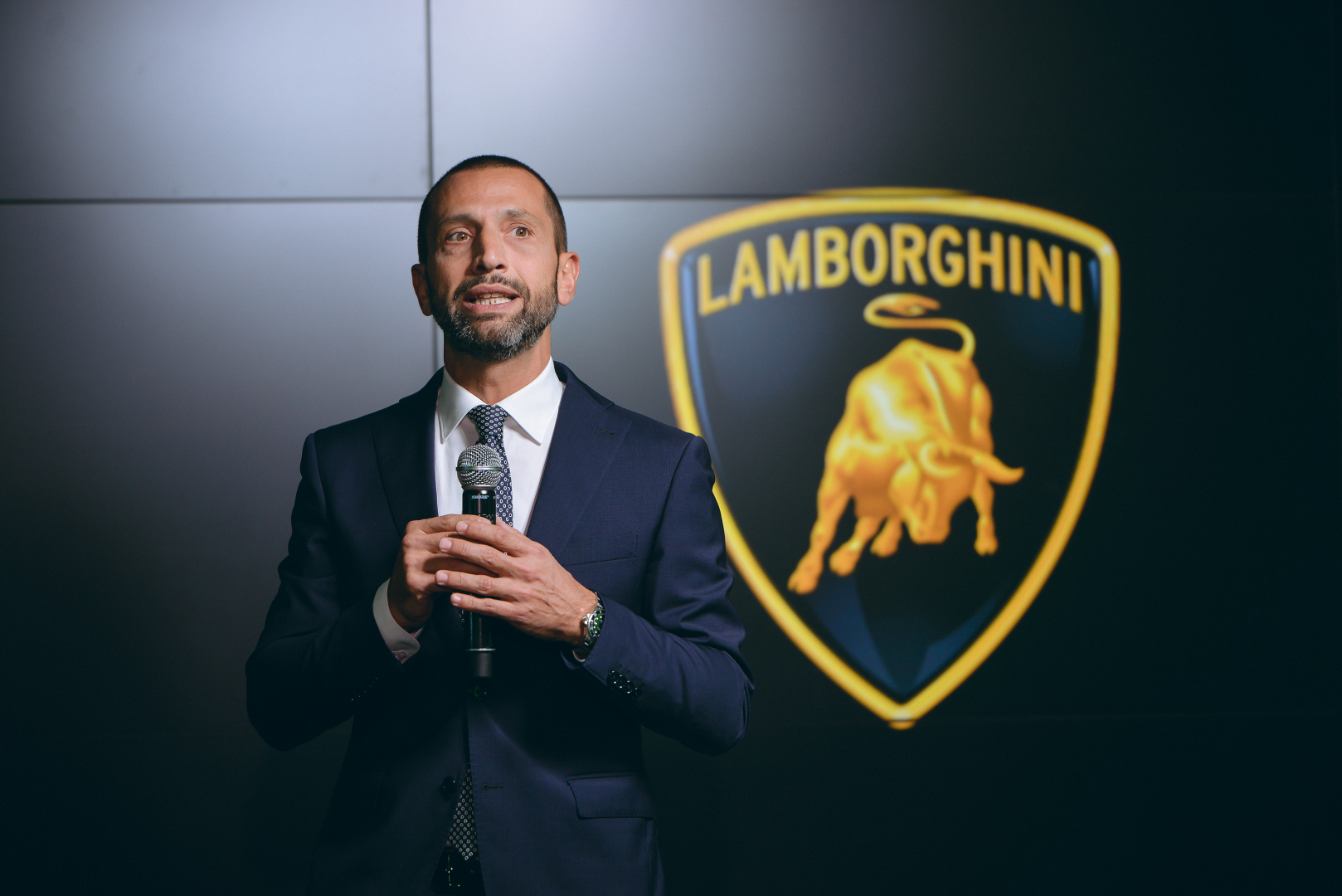 Bakıda “Lamborghini”nin yeni mərkəzi açıldı (FOTO)