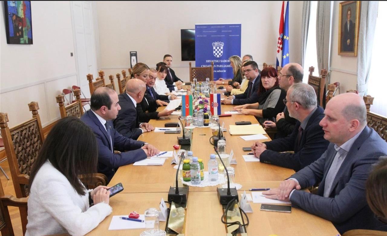 Millət vəkillərimiz Xorvatiya Parlamentinin sədrinin müavini ilə görüşüblər (FOTO)
