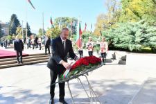 President Ilham Aliyev visits tomb of Unknown Soldier in Sofia  (PHOTO/VIDEO)