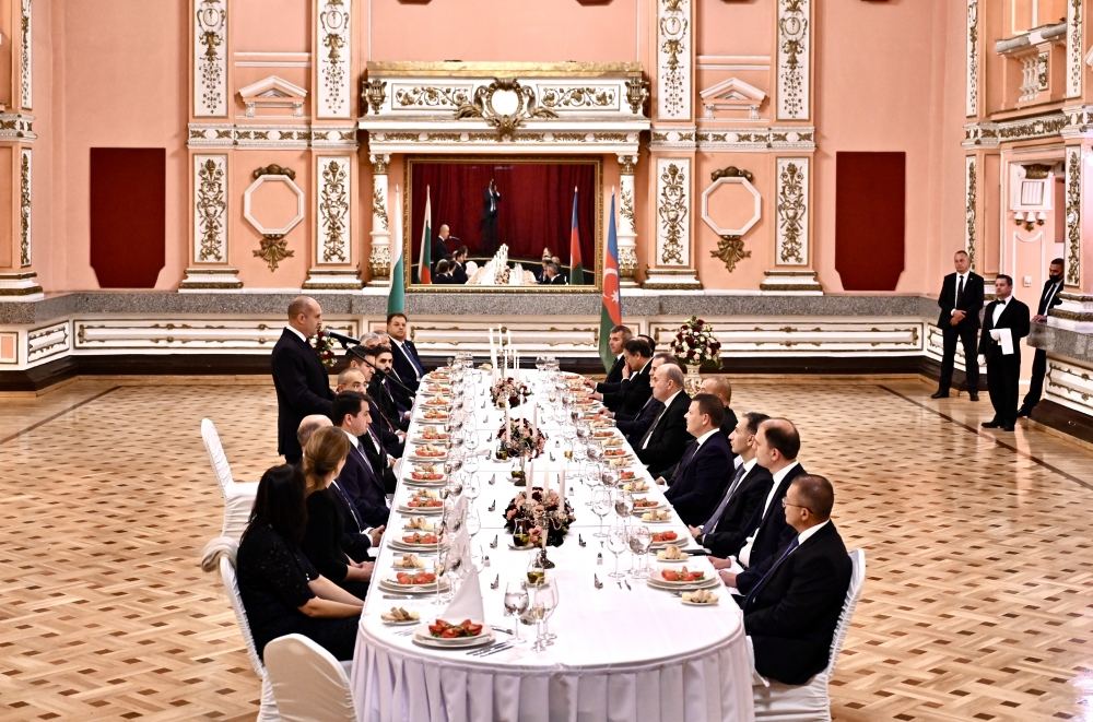 Prezident İlham Əliyevin şərəfinə rəsmi şam yeməyi verilib (FOTO)
