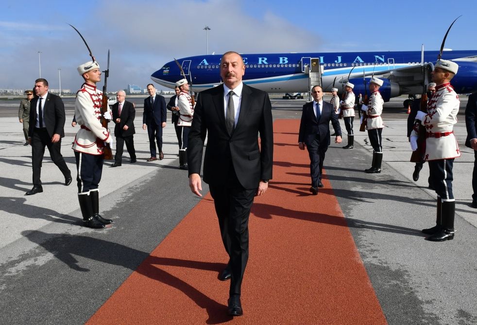 Президент Ильхам Алиев прибыл с официальным визитом в Болгарию (ФОТО/ВИДЕО)