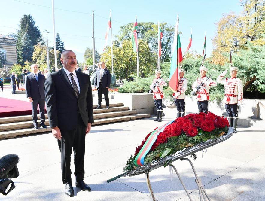Президент Ильхам Алиев посетил в Болгарии могилу Неизвестного солдата (ФОТО/ВИДЕО)