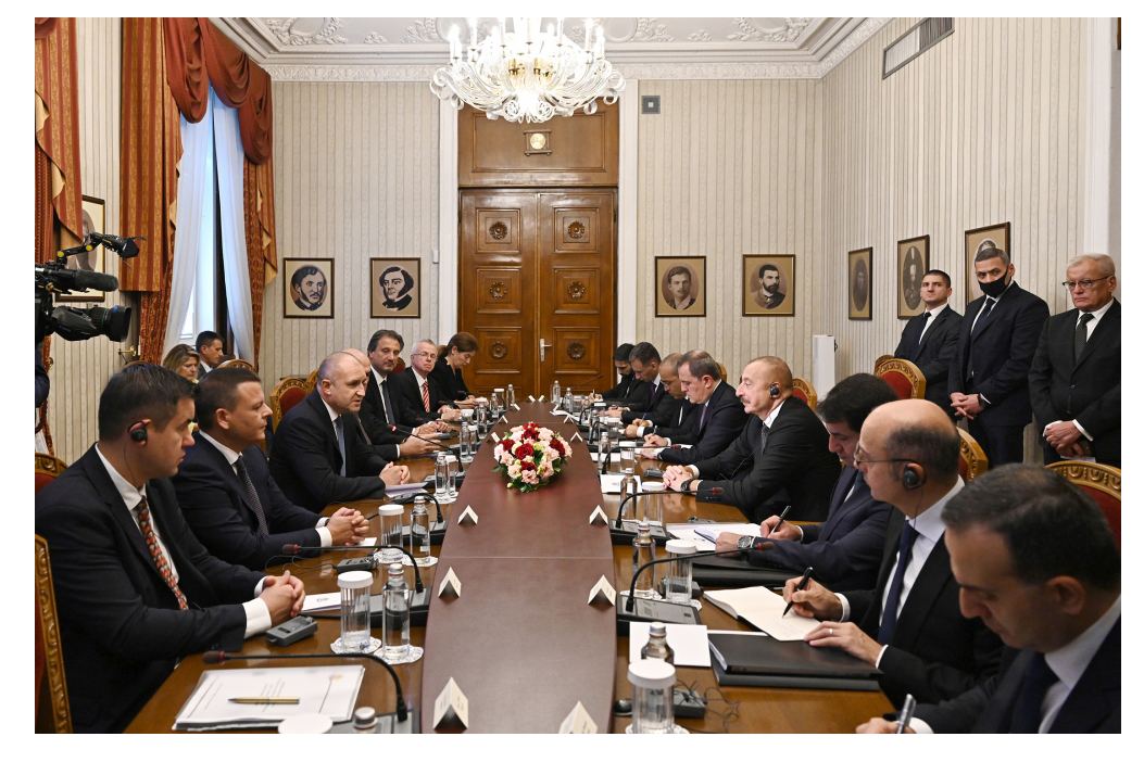 Azerbaijani, Bulgarian presidents hold expanded meeting (VIDEO)