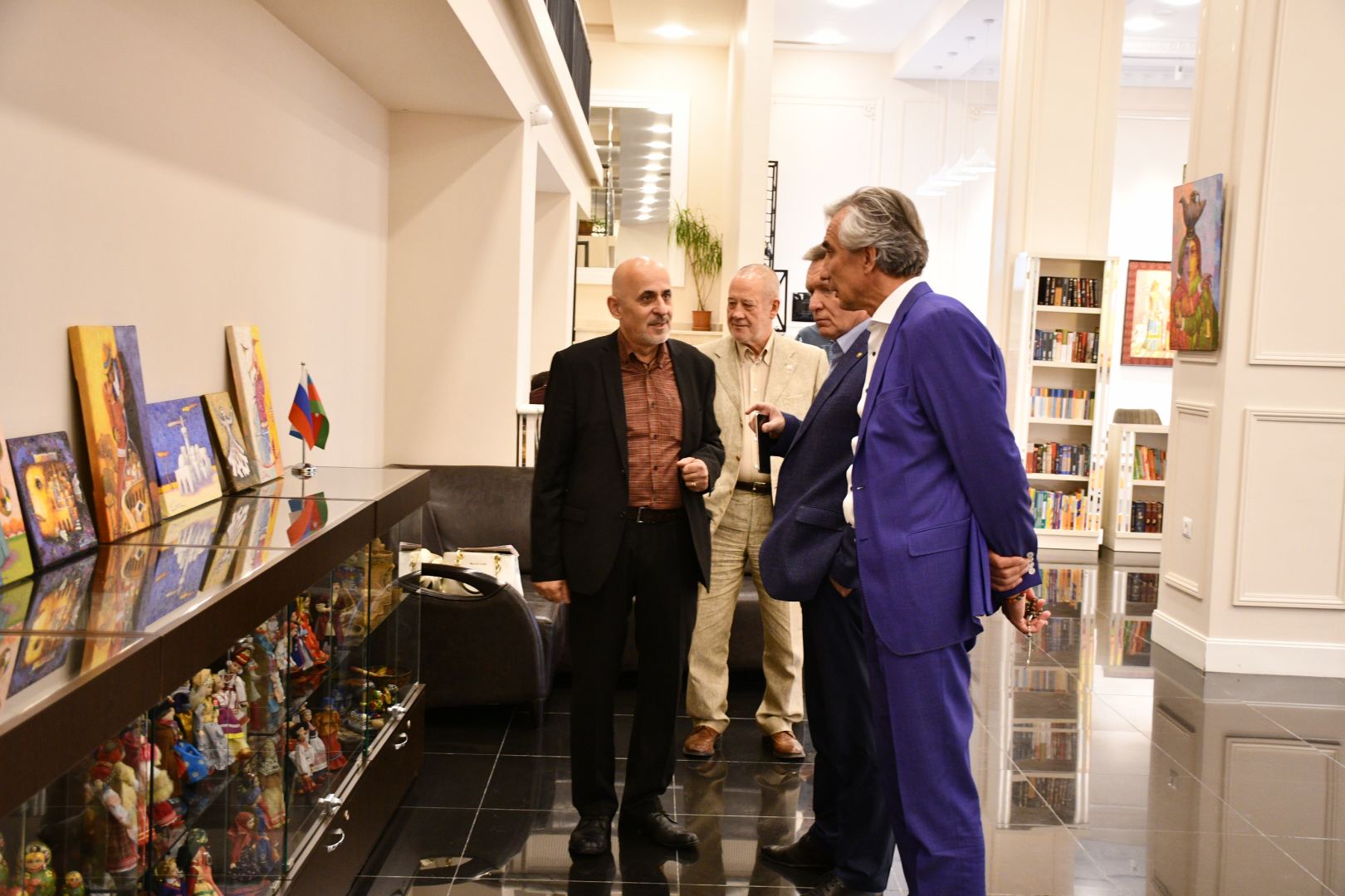 Мистические образы и мощная энергетика – выставка работ Эльдара Бабазаде в Баку (ФОТО)
