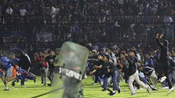 174 dead after fans stampede to exit Indonesian soccer match (UPDATE)