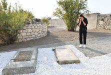 President Ilham Aliyev and First Lady Mehriban Aliyeva get acquainted with works to be done in Imarat Complex, and unveiled mausoleum of Khurshidbanu Natavan (PHOTO/VIDEO)