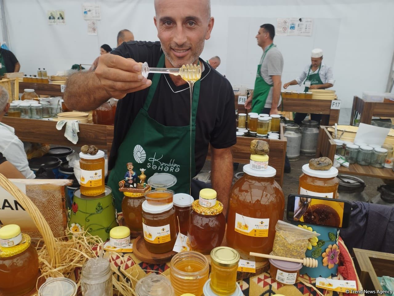 На ярмарке продукции пчеловодства в Баку представлен мед, произведенный в Восточном Зангезуре и Карабахе (ФОТО)