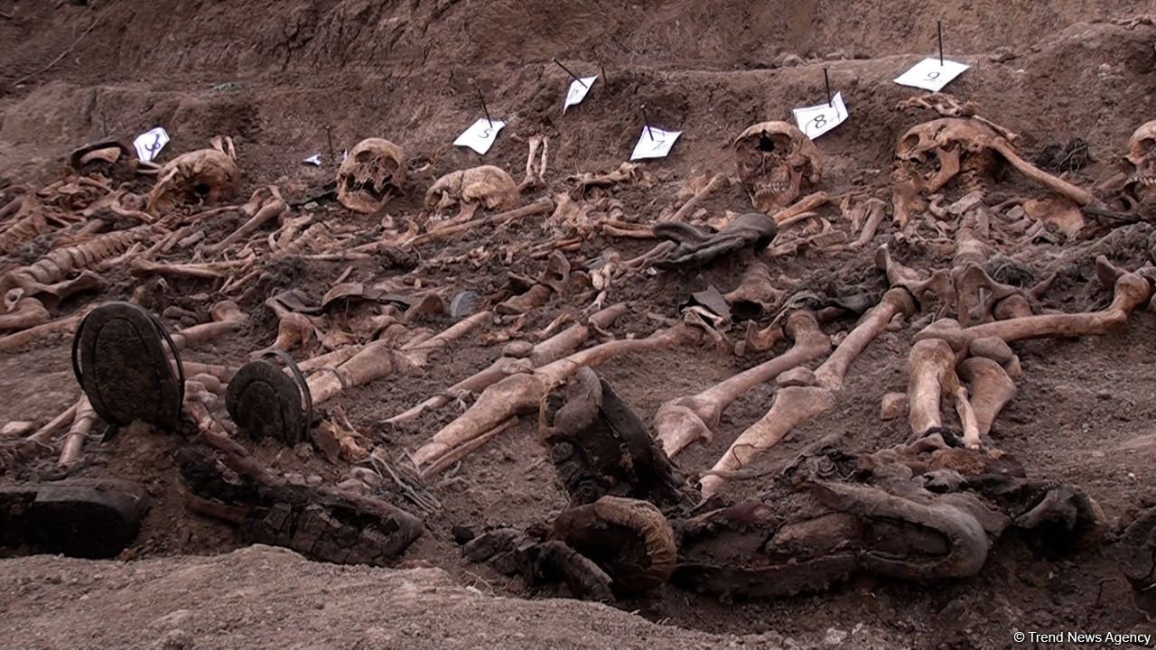 Свидетельства военных преступлений Армении - видеокадры с места массового захоронения в Ходжавенде