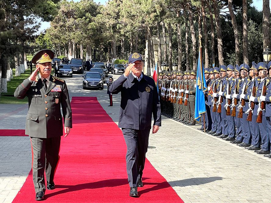 Azerbaijani, Turkish defense ministers hold meeting (PHOTO)