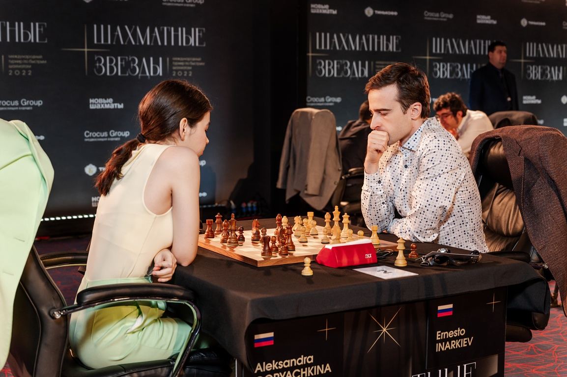 Эмин Агаларов сделал символический ход в партии Теймура Раджабова -  "Шахматные звезды – 2022" (ФОТО)