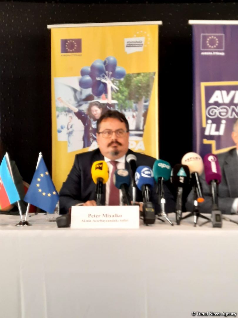 ЕС продолжает поддерживать азербайджанскую молодежь в сферах образования и трудоустройства - Петер Михалко (ФОТО)