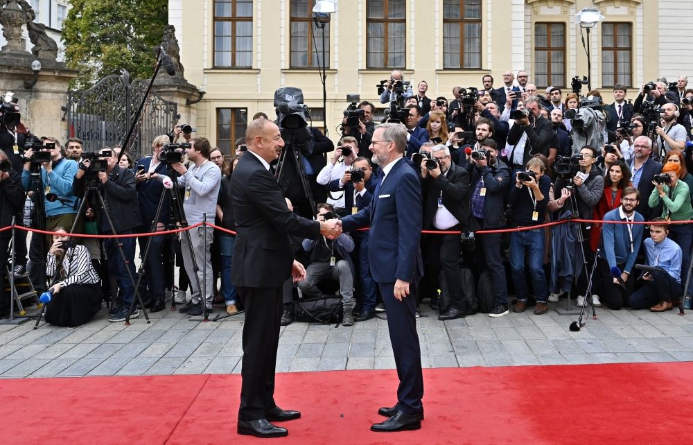 Prezident İlham Əliyev Praqada “Avropa siyasi birliyi” Zirvə Toplantısının açılış plenar iclasında iştirak edib