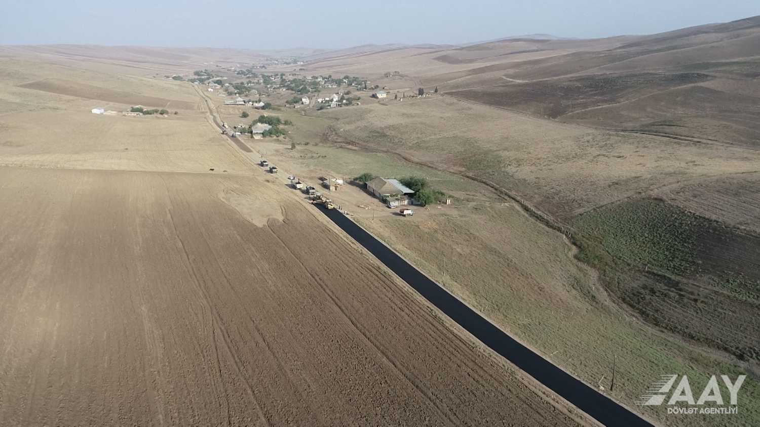 Cəlilabadda 14 yaşayış məntəqəsini birləşdirən yollar yenidən qurulur (FOTO/VİDEO)
