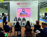 В Баку состоялась презентация книги произведений Хуршидбану Натаван на узбекском языке (ФОТО)