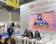 В Баку состоялась презентация книги произведений Хуршидбану Натаван на узбекском языке (ФОТО)