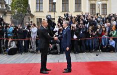 Президент Ильхам Алиев принял участие в пленарной сессии открытия саммита «Европейское политическое сообщество» в Праге (ФОТО/ВИДЕО)