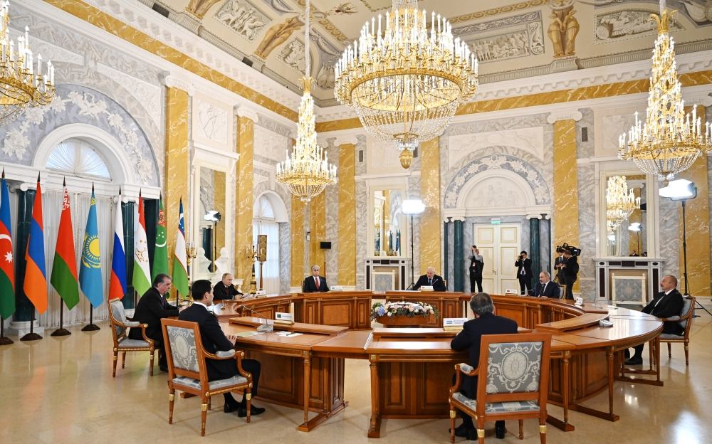 Prezident İlham Əliyev Sankt-Peterburqda MDB Dövlət Başçılarının qeyri-rəsmi görüşündə iştirak edib (FOTO) (YENİLƏNİB)