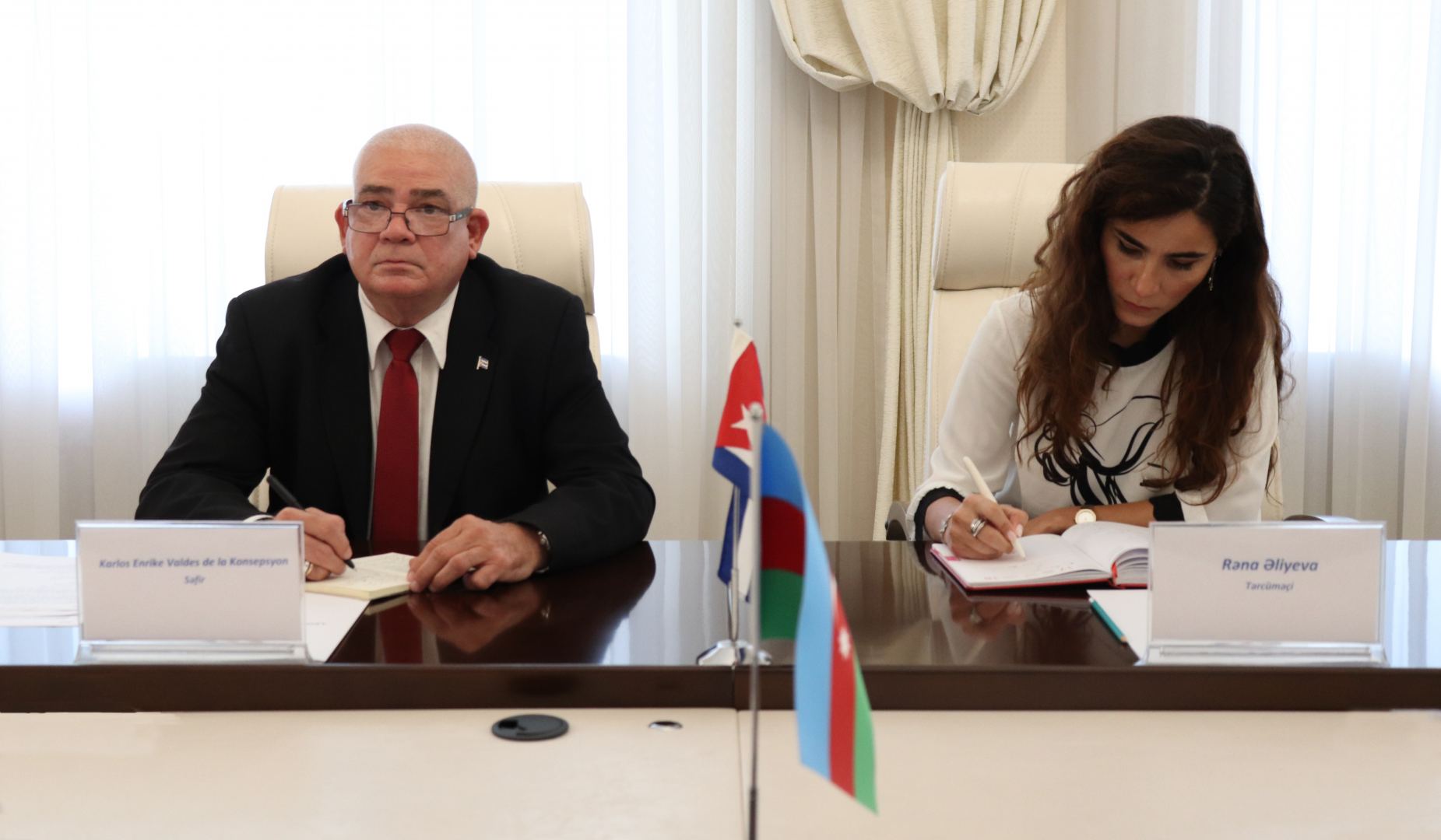 Azerbaijan's ministry hosts meeting with Cuban ambassador (PHOTO)