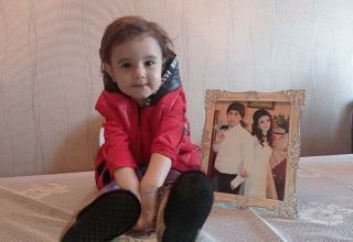 Нилай думает, что ее родители не умерли, а придут, когда она вырастет - бабушка девочки, потерявшей  родителей в результате ракетной атаки армян (ФОТО)