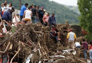 Venesuelada güclü yağışlar və torpaq sürüşmələri nəticəsində onlarla insan ölüb