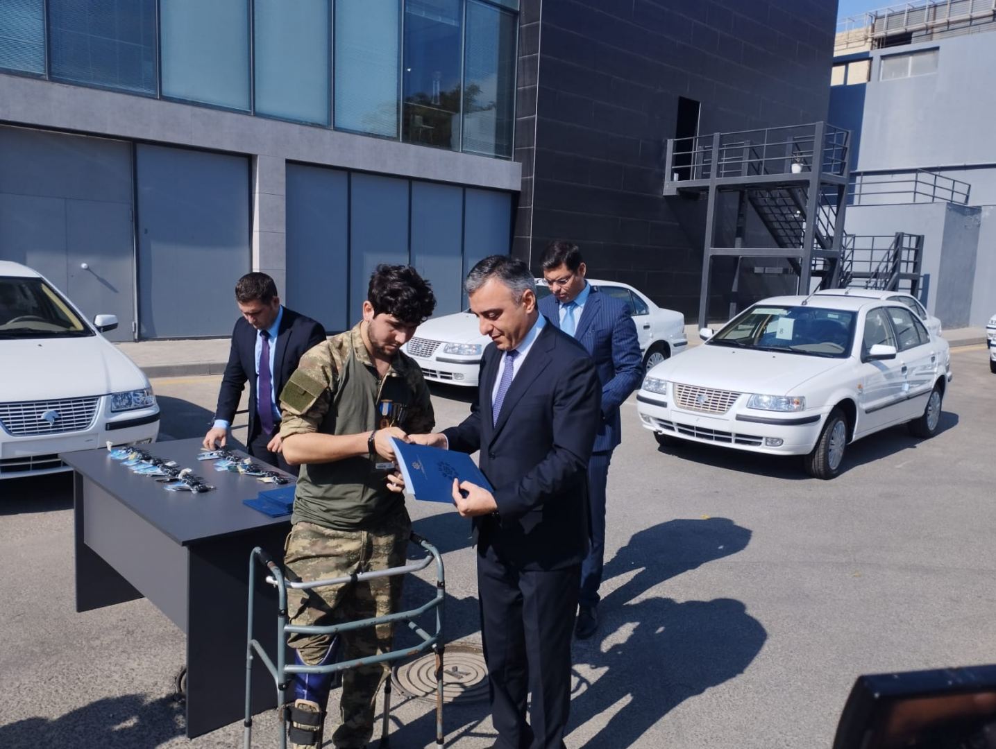 В Азербайджане инвалидам войны предоставлены еще 20 автомобилей (ФОТО)