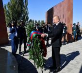 Prezident İlham Əliyev Bişkekdə “Ata-Beyit” Milli Tarixi-Memorial Kompleksini ziyarət edib (FOTO/VİDEO) (YENİLƏNİB)