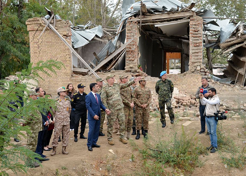 Military attachés of foreign countries visit Ganja to commemorate victims of Armenia's missile strike on city (PHOTO)