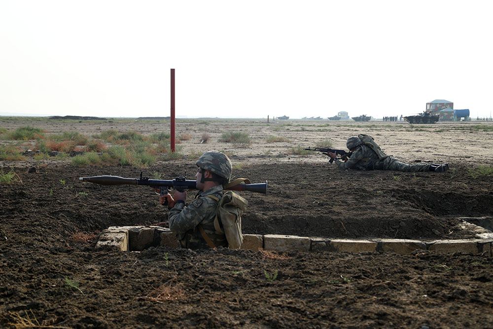 Azerbaijan's MoD watches combat training classes (PHOTO)