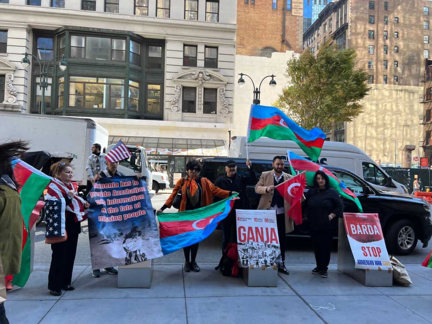 Члены азербайджанской общины провели пикет перед штабом организации “Human Rights Watch” в Нью-Йорке (ФОТО)