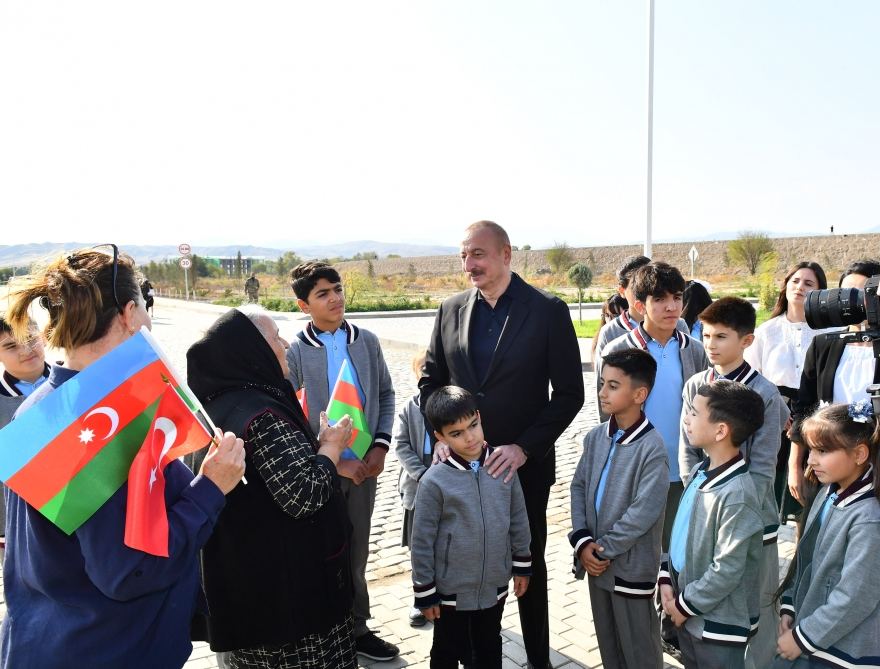 President Ilham Aliyev and First Lady Mehriban Aliyeva talk to residents of Aghali village, inquire about their conditions (PHOTO/VIDEO)