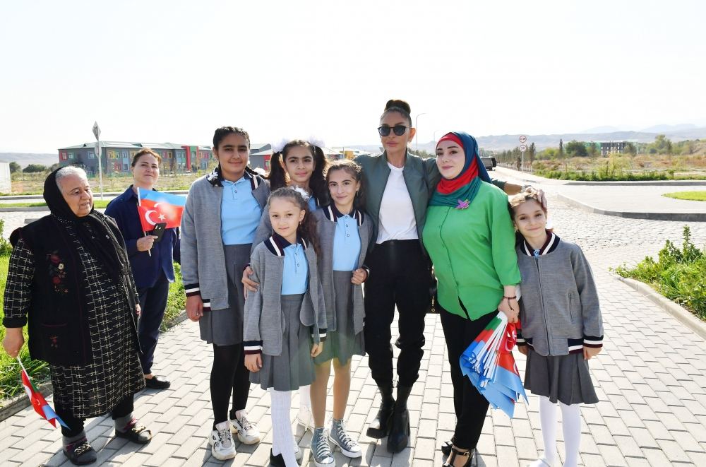 President Ilham Aliyev and First Lady Mehriban Aliyeva talk to residents of Aghali village, inquire about their conditions (PHOTO/VIDEO)