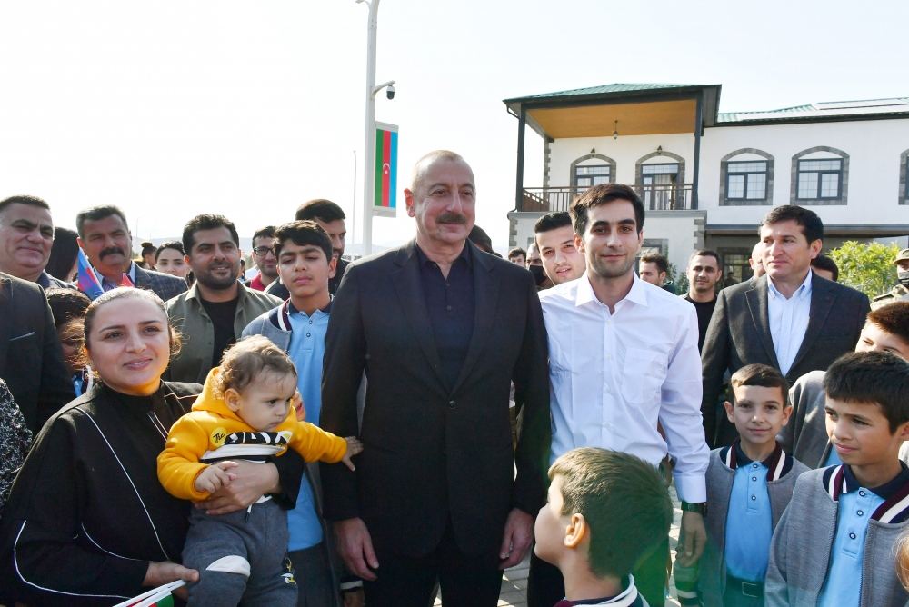 President Ilham Aliyev and First Lady Mehriban Aliyeva talk to residents of Aghali village, inquire about their conditions (PHOTO/VIDEO)